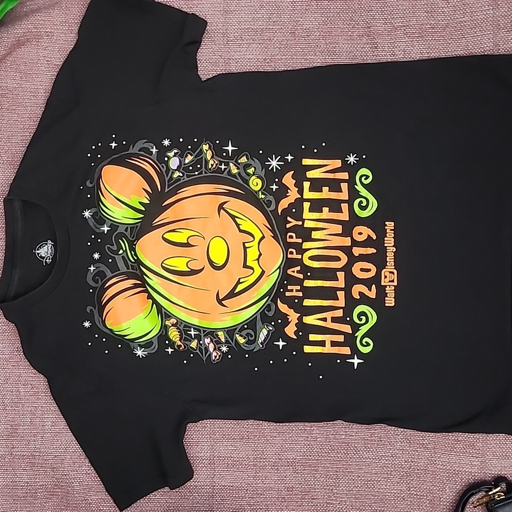 Disney World 2019 Halloween Party T- Shirt - Men's Size Small - Used
